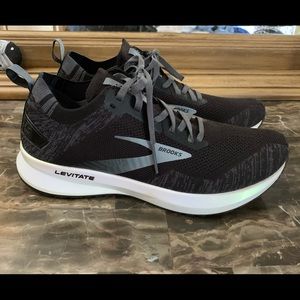 Brooks Levitate 4 Running Sneakers 9.5 New
